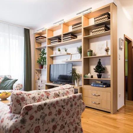 2 Bedroom Family On The Buda Side * Budapest