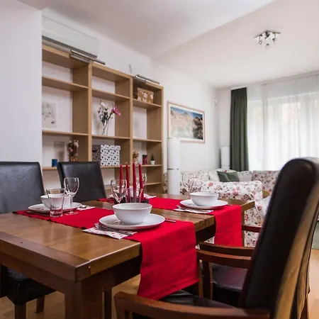 2 Bedroom Family On The Buda Side *